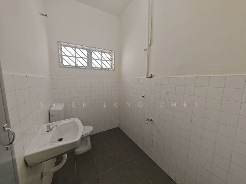 1-storey Terraced House for Sale in Taman Skudai Baru (Skudai) - Shieh Long Chen - Bathroom - PropertyGuru.com.my