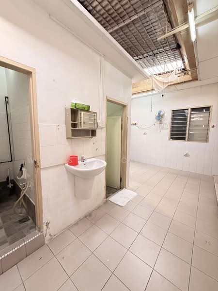 Semi-Detached House for Sale in Taman Oriental (Ayer Itam) - Winson Chong - Bathroom - PropertyGuru.com.my