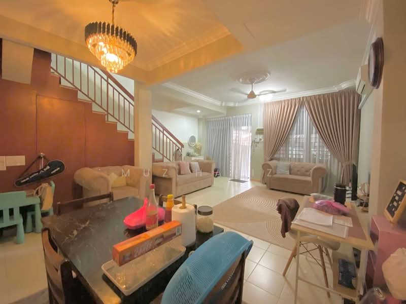 Rumah Teres 2 Tingkat untuk Dijual di Taman Perepat Indah (Kapar) - Muz Hafiz - Living Room - PropertyGuru.com.my