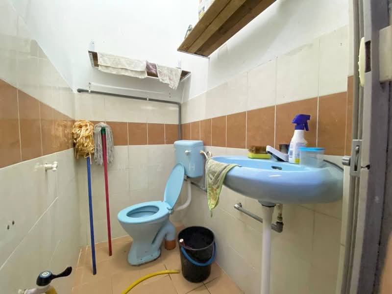 Rumah Teres 2 Tingkat untuk Dijual di Taman Perepat Indah (Kapar) - Muz Hafiz - Bathroom - PropertyGuru.com.my