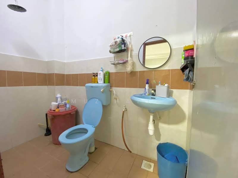 Rumah Teres 2 Tingkat untuk Dijual di Taman Perepat Indah (Kapar) - Muz Hafiz - Bathroom - PropertyGuru.com.my