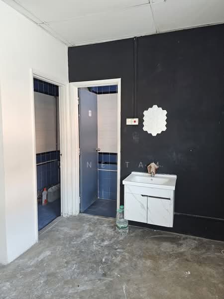 Kedai / Pejabat untuk Disewa di Bay Avenue (Bayan Lepas) - Zane Tam - Bathroom - PropertyGuru.com.my