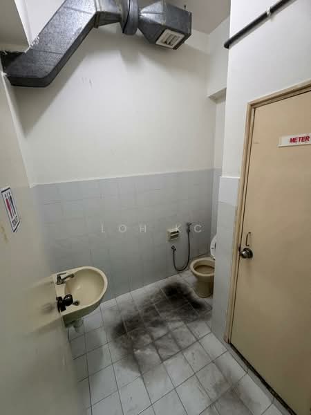 Pejabat untuk Disewa di Ampang (Kuala Lumpur) - Loh KC - Bathroom - PropertyGuru.com.my