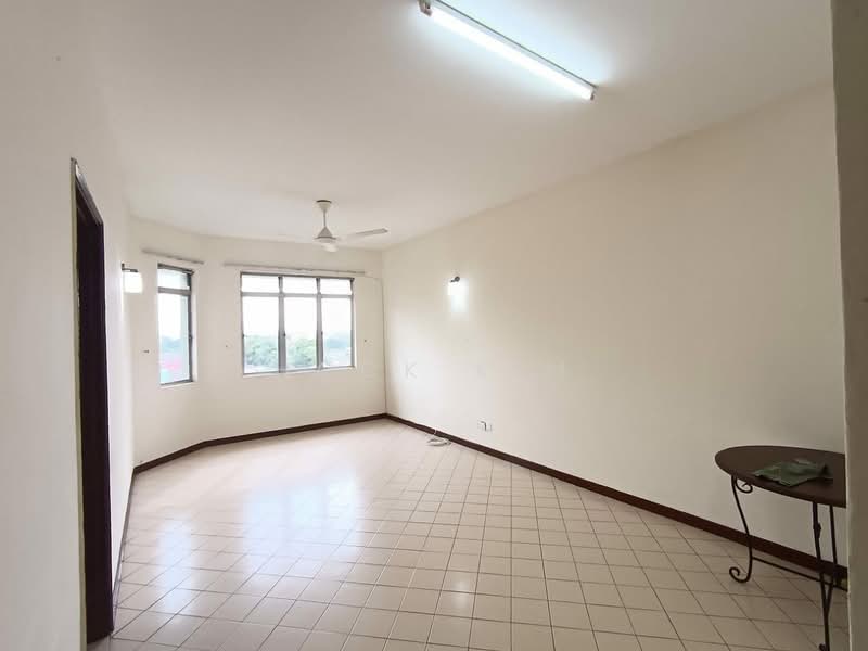 Pangsapuri untuk Dijual di Mon Bisca - Hock Kim - Living Room - PropertyGuru.com.my