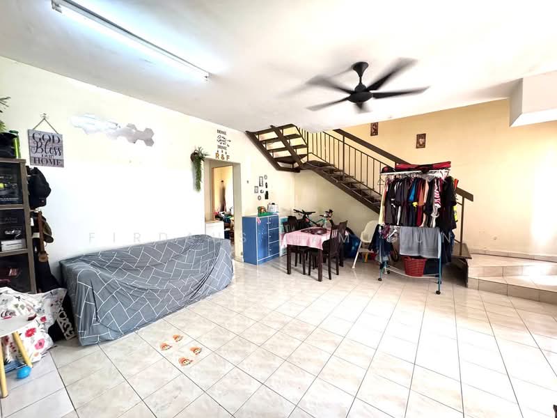 2-storey Terraced House for Sale in Jenjarom (Selangor) - Firdaus Hamidun - Living Room - PropertyGuru.com.my