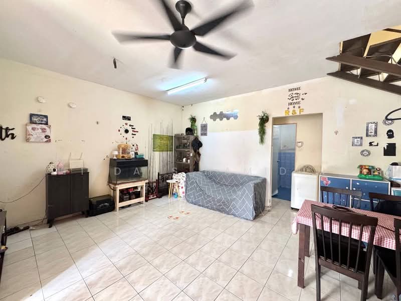 2-storey Terraced House for Sale in Jenjarom (Selangor) - Firdaus Hamidun - Living Room - PropertyGuru.com.my