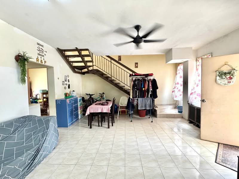 2-storey Terraced House for Sale in Jenjarom (Selangor) - Firdaus Hamidun - Living Room - PropertyGuru.com.my