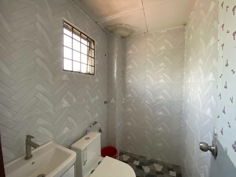 Rumah Teres 2 Tingkat untuk Dijual di Bandar Tasik Kesuma (Beranang) - Afif Azizan - Bathroom - PropertyGuru.com.my