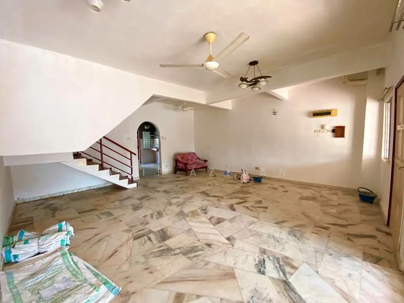 Rumah Teres 2 Tingkat untuk Dijual di Bandar Rinching (Semenyih) - Afif Azizan - Living Room - PropertyGuru.com.my