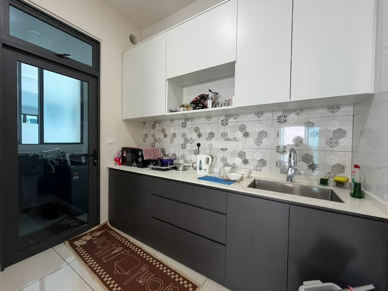 Condominium for Rent at Queens Residences Q2 @ Queens Waterfront - Jake Khoo - Kitchen - PropertyGuru.com.my