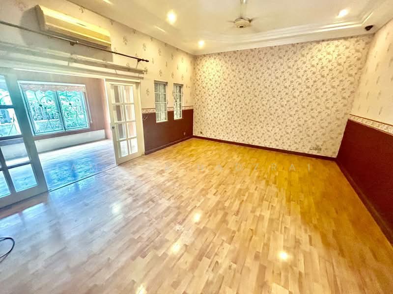 Semi-Detached House for Sale in Seksyen 7 (Shah Alam) - Ammeer Nadzrai - Living Room - PropertyGuru.com.my