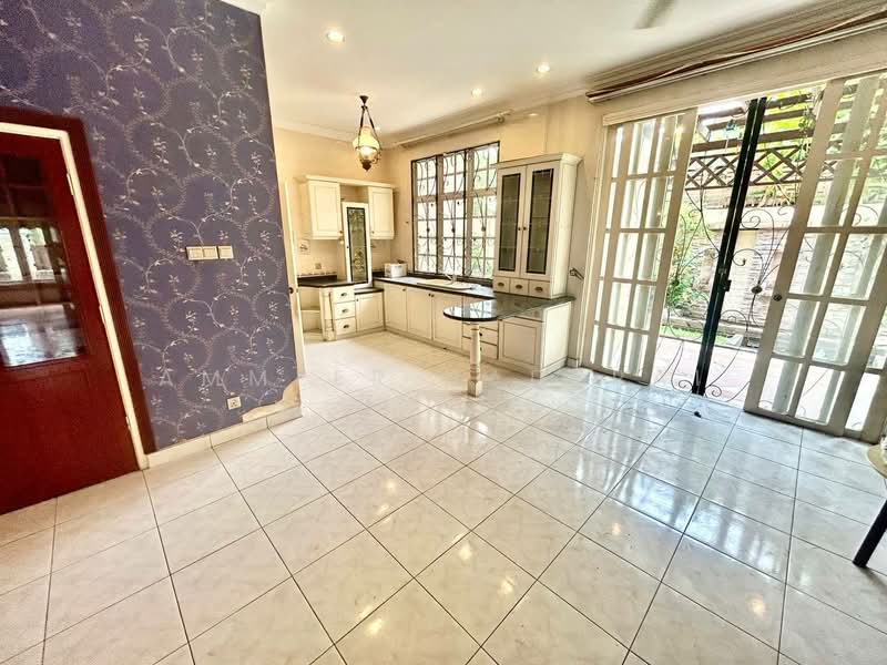 Semi-Detached House for Sale in Seksyen 7 (Shah Alam) - Ammeer Nadzrai - Kitchen - PropertyGuru.com.my