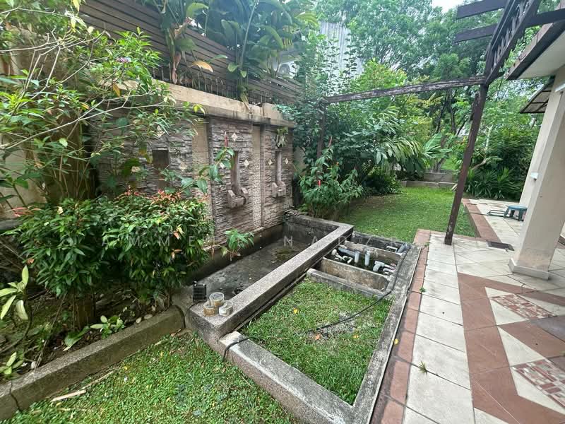 Semi-Detached House for Sale in Seksyen 7 (Shah Alam) - Ammeer Nadzrai - Garden - PropertyGuru.com.my