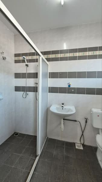 Rumah Teres 2 Tingkat untuk Dijual di Taman Pengkalan Tiara (Ipoh) - Lee Muzi - Bathroom - PropertyGuru.com.my