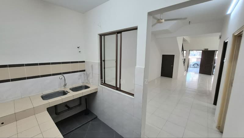 Rumah Teres 2 Tingkat untuk Dijual di Taman Pengkalan Tiara (Ipoh) - Lee Muzi - Kitchen - PropertyGuru.com.my