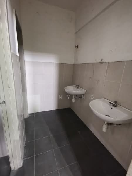 Factory for Rent in Kapar (Selangor) - Kenny Ng - Bathroom - PropertyGuru.com.my