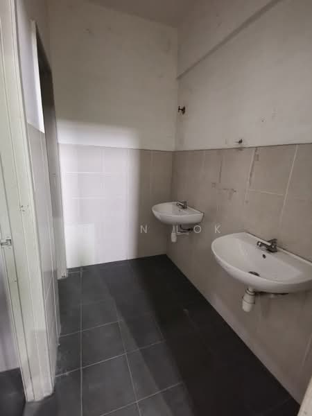 Factory for Rent in Kapar (Selangor) - Ryan Lok - Bathroom - PropertyGuru.com.my