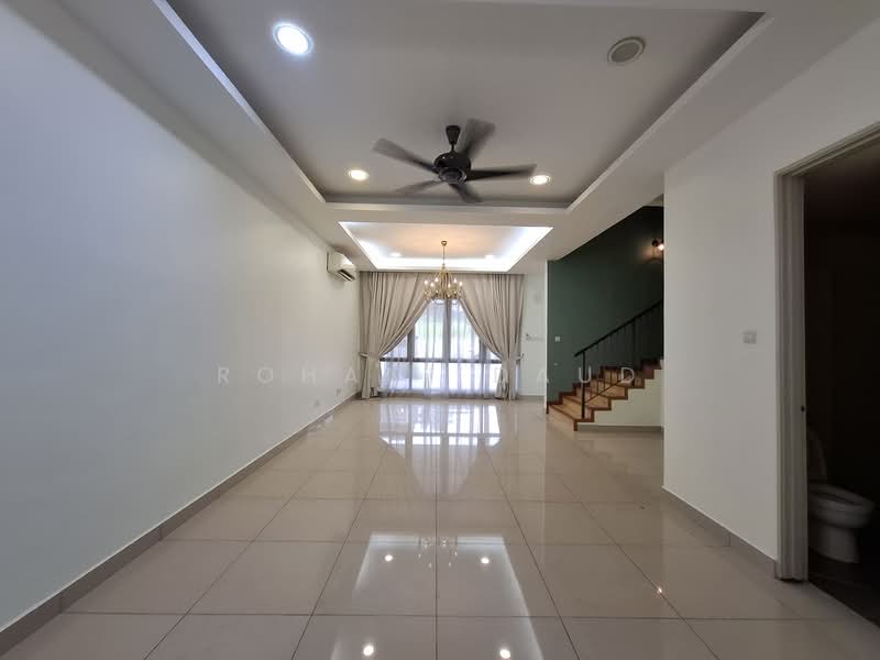 Rumah Teres 3 Tingkat untuk Dijual di Taman Anggun 3 (Rawang) - Rohani Daud - Living Room - PropertyGuru.com.my