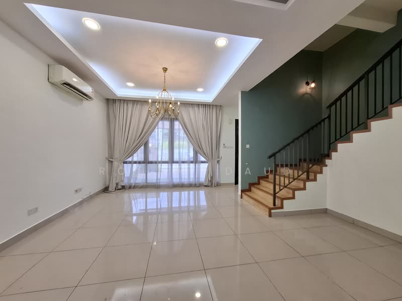 Rumah Teres 3 Tingkat untuk Dijual di Taman Anggun 3 (Rawang) - Rohani Daud - Living Room - PropertyGuru.com.my