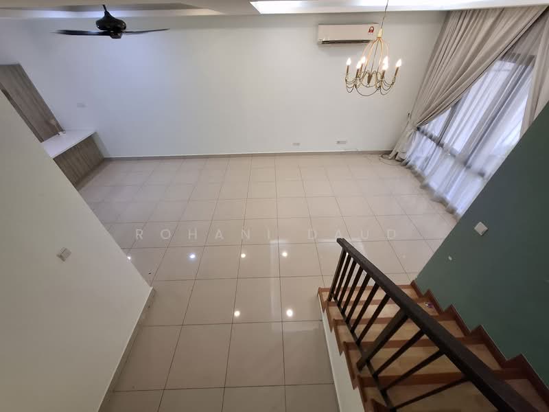 Rumah Teres 3 Tingkat untuk Dijual di Taman Anggun 3 (Rawang) - Rohani Daud - Living Room - PropertyGuru.com.my