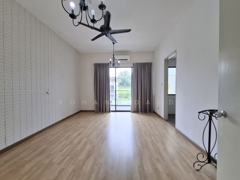 Rumah Teres 3 Tingkat untuk Dijual di Taman Anggun 3 (Rawang) - Rohani Daud - Living Room - PropertyGuru.com.my