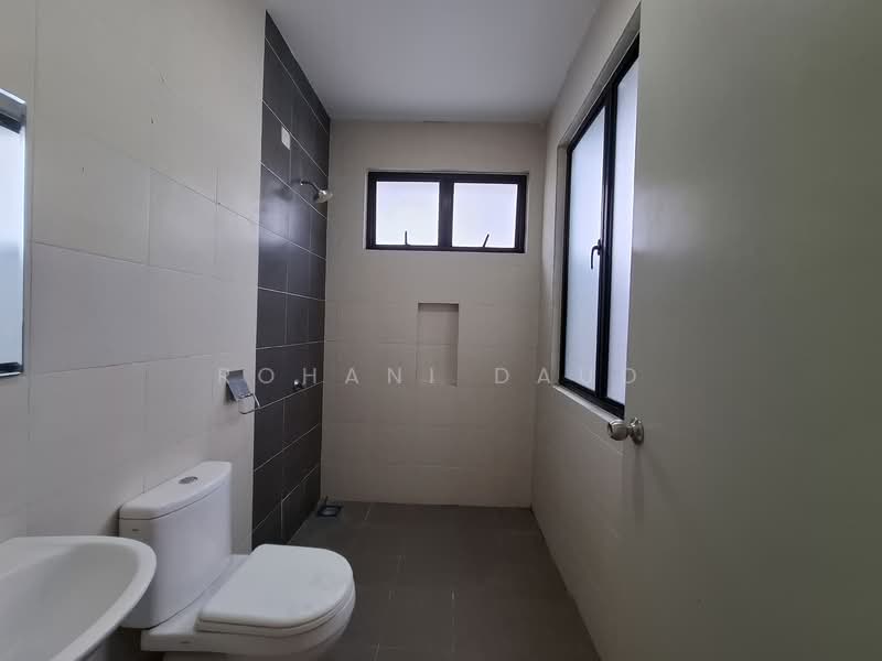 Rumah Teres 3 Tingkat untuk Dijual di Taman Anggun 3 (Rawang) - Rohani Daud - Bathroom - PropertyGuru.com.my