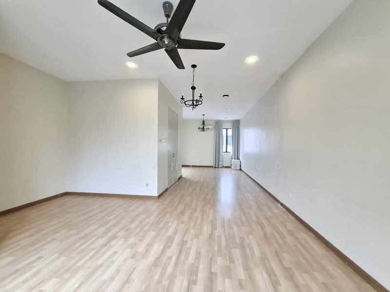 Rumah Teres 3 Tingkat untuk Dijual di Taman Anggun 3 (Rawang) - Rohani Daud - Living Room - PropertyGuru.com.my