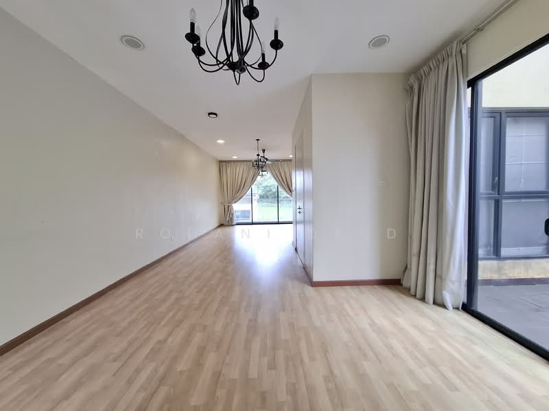 Rumah Teres 3 Tingkat untuk Dijual di Taman Anggun 3 (Rawang) - Rohani Daud - Living Room - PropertyGuru.com.my
