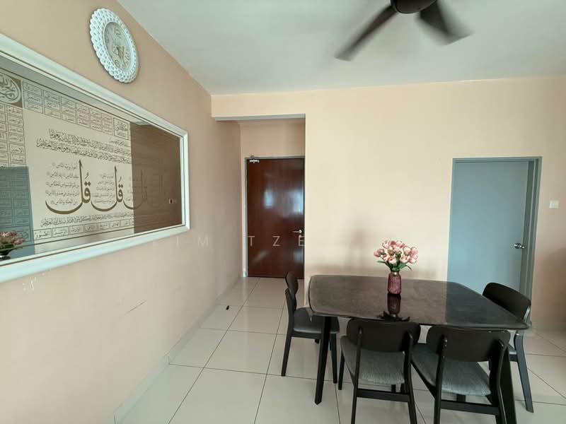 Kondominium untuk Dijual di PARC Regency (Residensi Masai) - Lim Tze Jie - Dining Room - PropertyGuru.com.my