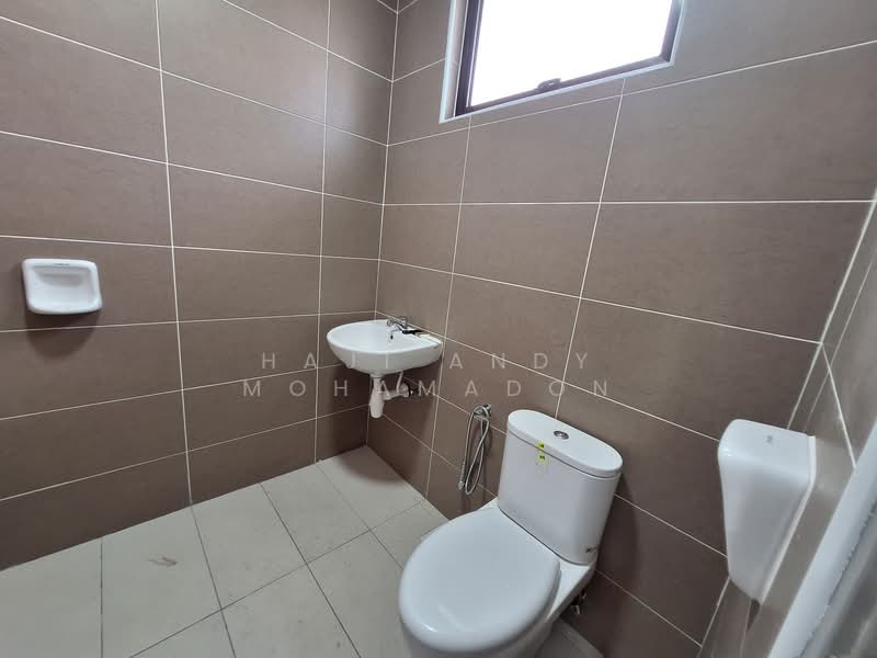 Rumah Teres 2 Tingkat untuk Disewa di Johor Bahru (Johor) - Haji Andy Mohamadon - Bathroom - PropertyGuru.com.my
