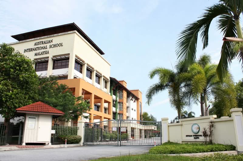 Rumah Teres 3 Tingkat untuk Dijual di Seri Kembangan (Selangor) - Wong WG - Exterior - PropertyGuru.com.my