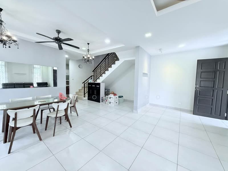Cluster House for Sale in Taman Seri Austin (Tebrau) - Jason Khoo - Living Room - PropertyGuru.com.my