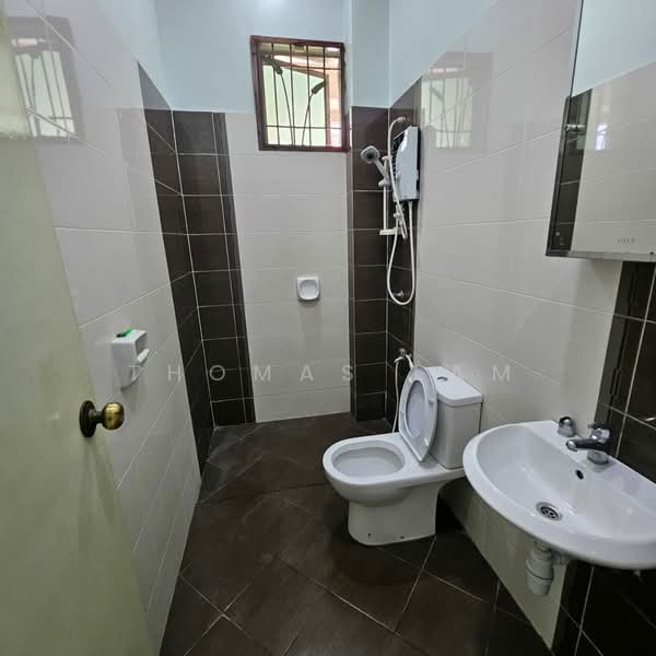 Semi-Detached House for Rent in Bertam Malim (Bertam) - Thomas Lam - Bathroom - PropertyGuru.com.my