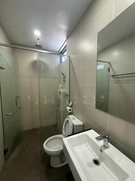 Servis Apartment untuk Dijual di Atlantis Residences (Pangsapuri Atlantis Kota Syahbandar) - Alvin Chan Kai Boon - Bathroom - PropertyGuru.com.my