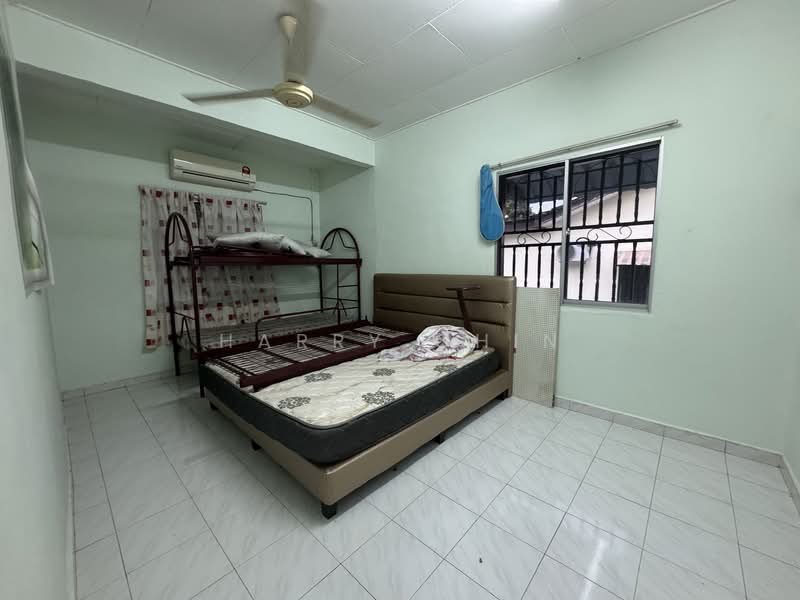 1-storey Terraced House for Sale in Karak (Pahang) - Harry Chin - Bedroom - PropertyGuru.com.my
