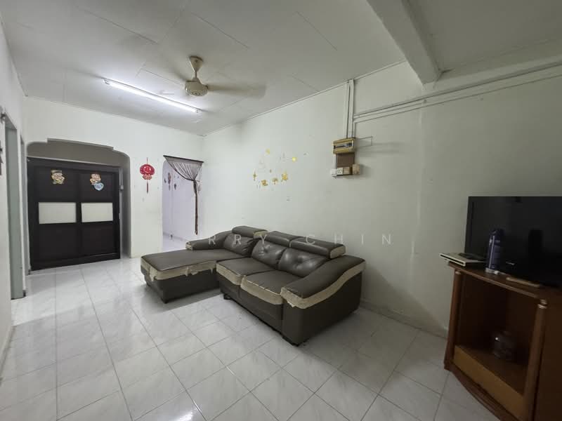 1-storey Terraced House for Sale in Karak (Pahang) - Harry Chin - Living Room - PropertyGuru.com.my
