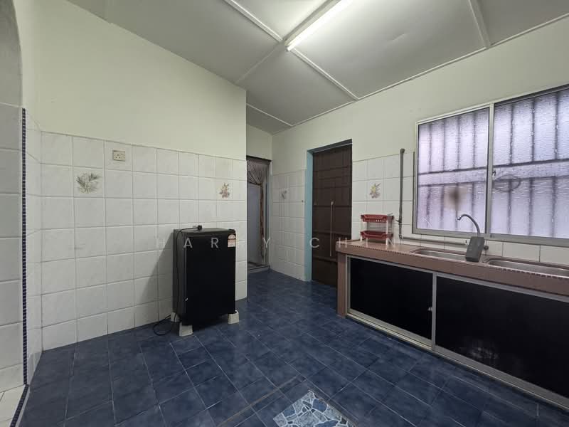 1-storey Terraced House for Sale in Karak (Pahang) - Harry Chin - Kitchen - PropertyGuru.com.my