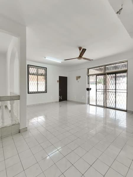 Semi-Detached House for Sale in Taman Bukit Kempas (Tampoi) - Iden Tan - Living Room - PropertyGuru.com.my