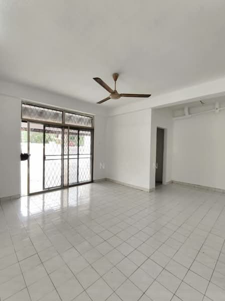 Semi-Detached House for Sale in Taman Bukit Kempas (Tampoi) - Iden Tan - Living Room - PropertyGuru.com.my