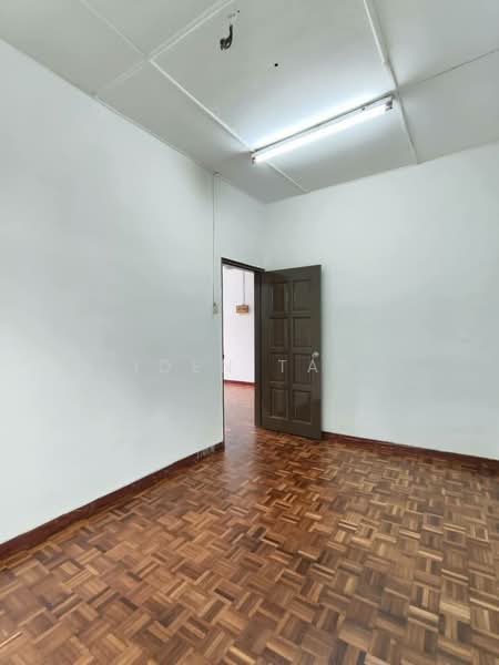 Semi-Detached House for Sale in Taman Bukit Kempas (Tampoi) - Iden Tan - Interior - PropertyGuru.com.my
