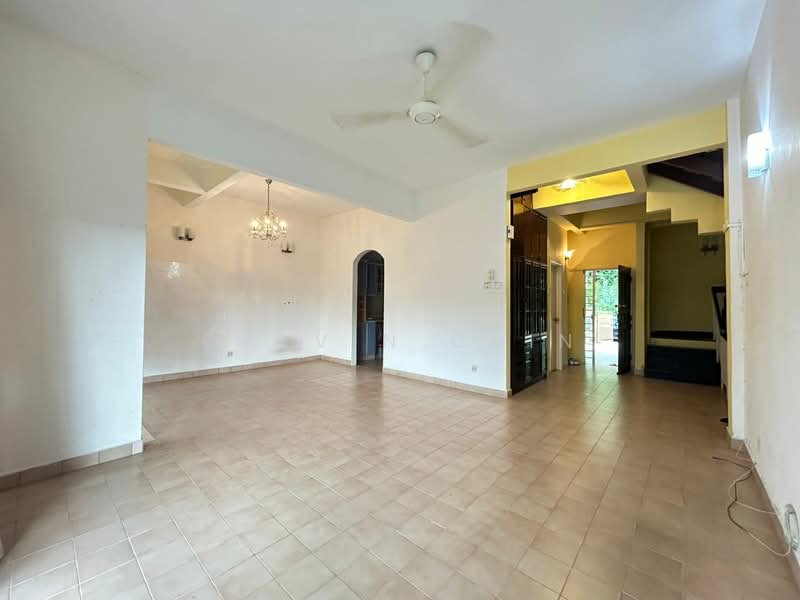 3.5-storey Terraced House for Rent in Ampang Jaya (Ampang) - calvin Chin - Living Room - PropertyGuru.com.my