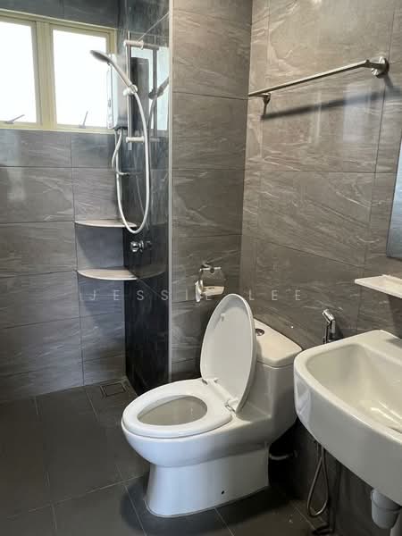 Pangsapuri untuk Dijual di D' Kiara Apartment - Jessie Lee - Bathroom - PropertyGuru.com.my