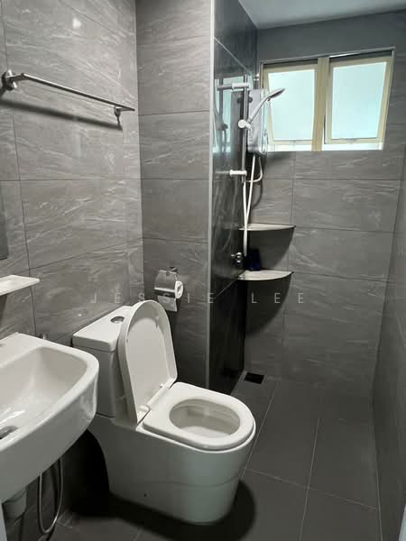 Pangsapuri untuk Dijual di D' Kiara Apartment - Jessie Lee - Bathroom - PropertyGuru.com.my