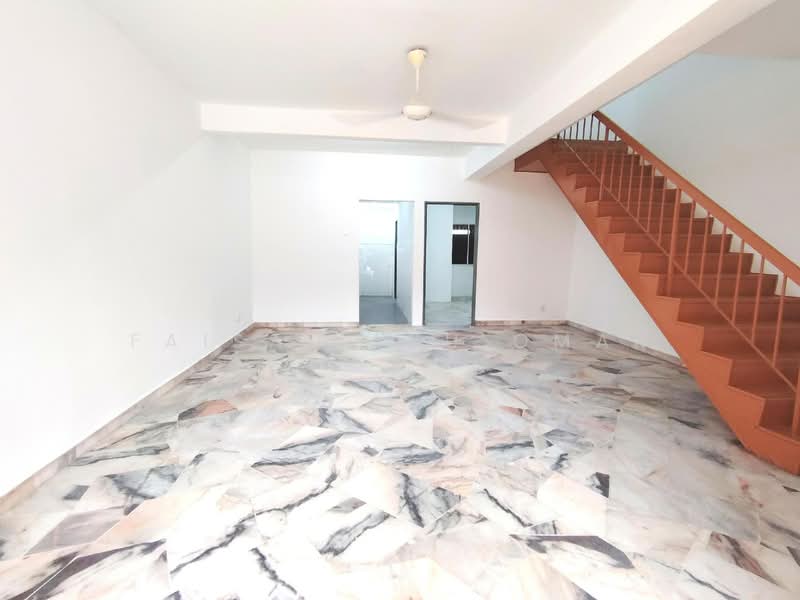 Terraced House for Sale in Bandar Country Homes (Rawang) - Faisal Abu Omar - Living Room - PropertyGuru.com.my