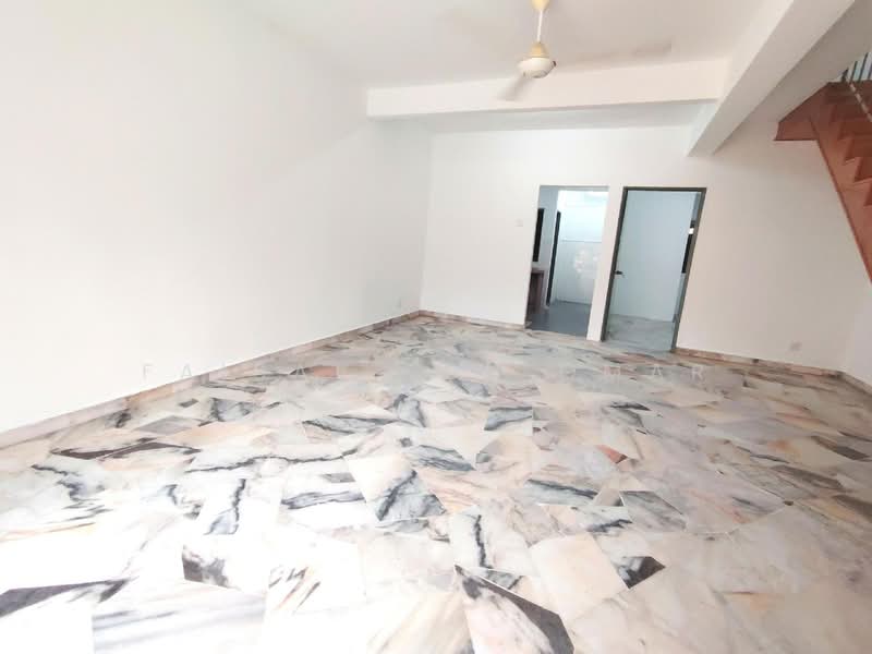 Terraced House for Sale in Bandar Country Homes (Rawang) - Faisal Abu Omar - Living Room - PropertyGuru.com.my