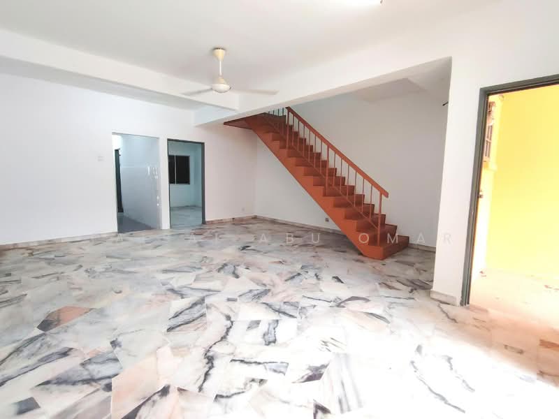 Terraced House for Sale in Bandar Country Homes (Rawang) - Faisal Abu Omar - Living Room - PropertyGuru.com.my