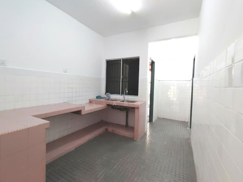 Terraced House for Sale in Bandar Country Homes (Rawang) - Faisal Abu Omar - Kitchen - PropertyGuru.com.my