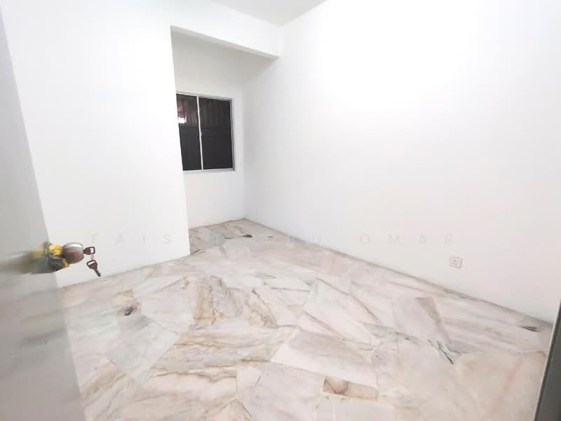 Terraced House for Sale in Bandar Country Homes (Rawang) - Faisal Abu Omar - Interior - PropertyGuru.com.my