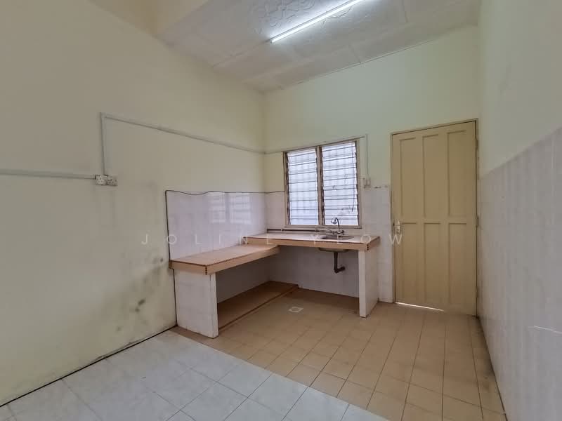 1-storey Terraced House for Sale in Taman Menglembu Timur (Menglembu) - Joline YEOW - Kitchen - PropertyGuru.com.my