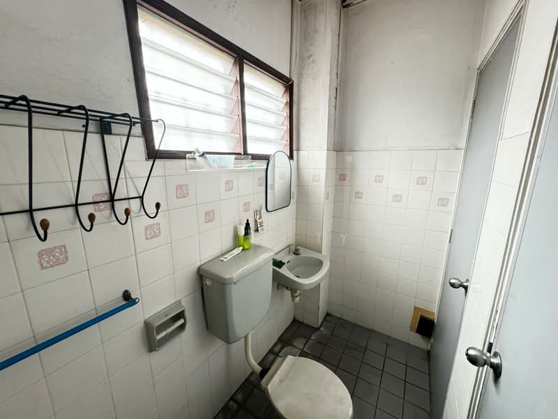 Terraced House for Sale in Usj 13 (Subang Jaya) - Chris Tye - Bathroom - PropertyGuru.com.my